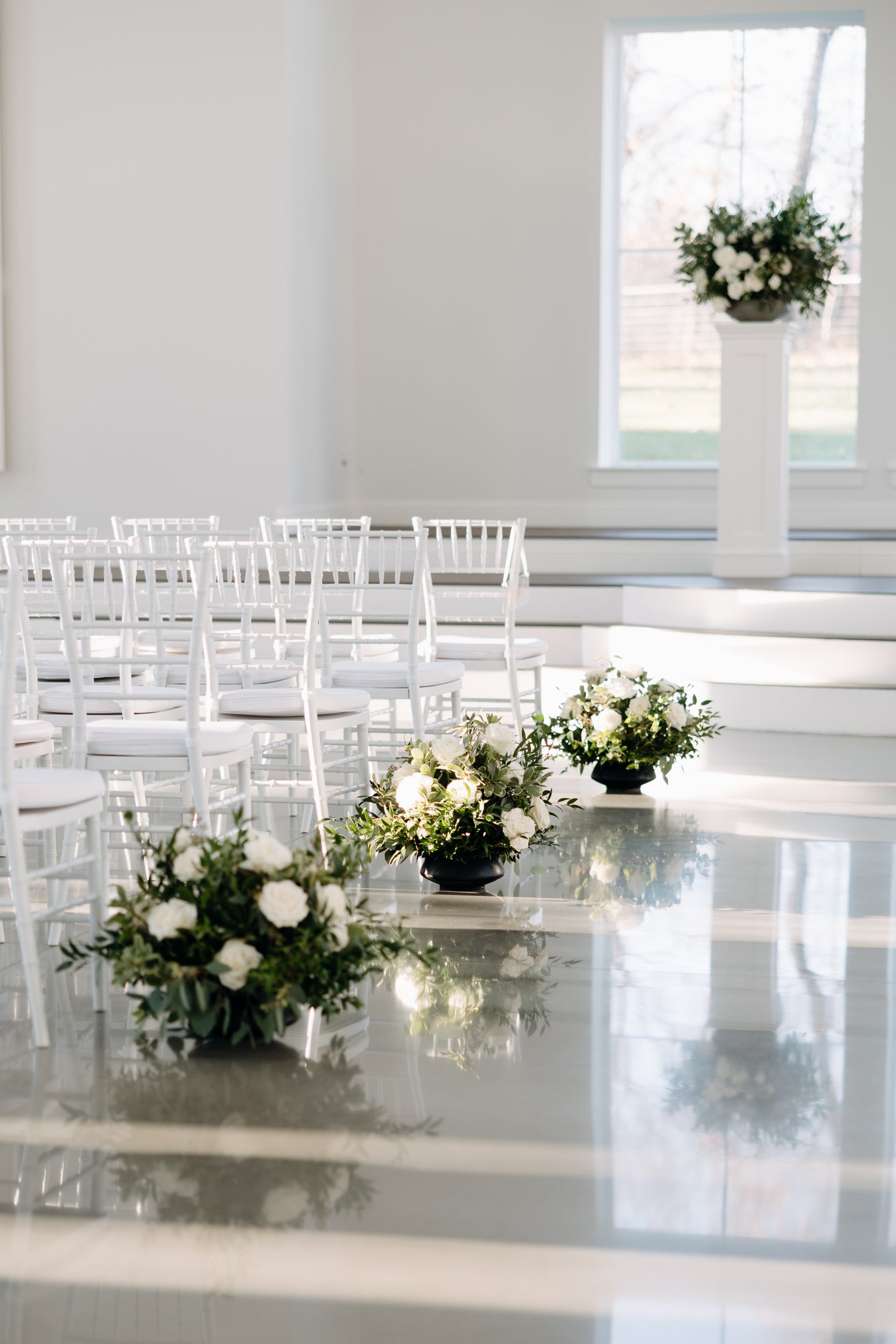 The Vivienne Ground Aisle Florals