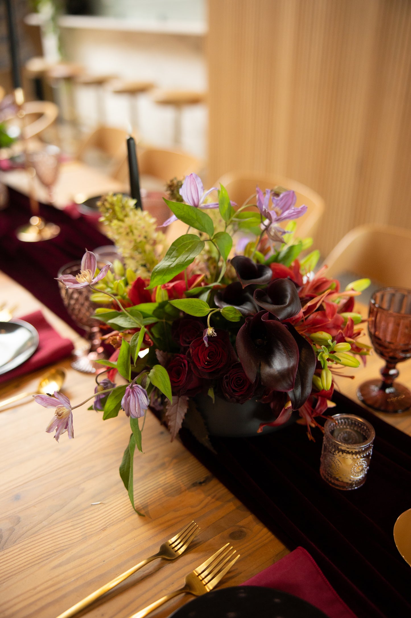 The Zoé Modern Artful Floral Table Centerpiece